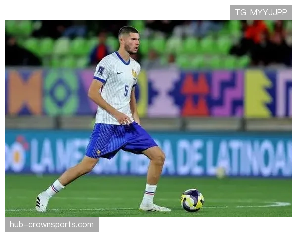 沙特球星多萨里荣膺亚足联年度最佳男足球员彰显中东足球崛起力量